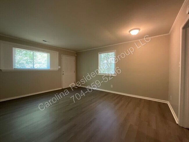 Foto del edificio - 1744 Academy St