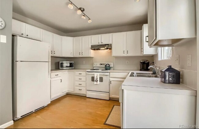 Building Photo - 357 Albion Way