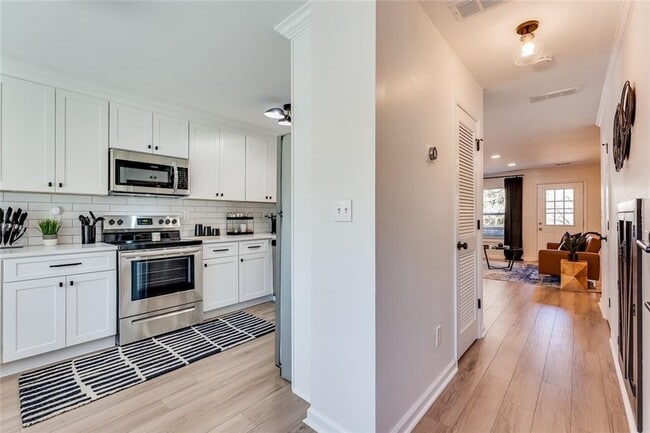 Building Photo - 5015 Laurel Springs Way SE