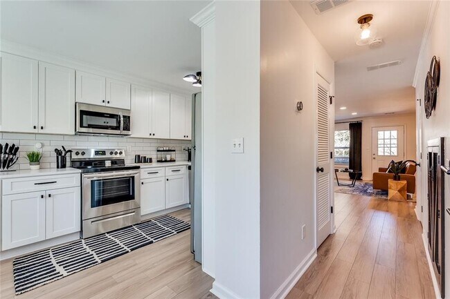 Foto del edificio - 5015 Laurel Springs Way SE
