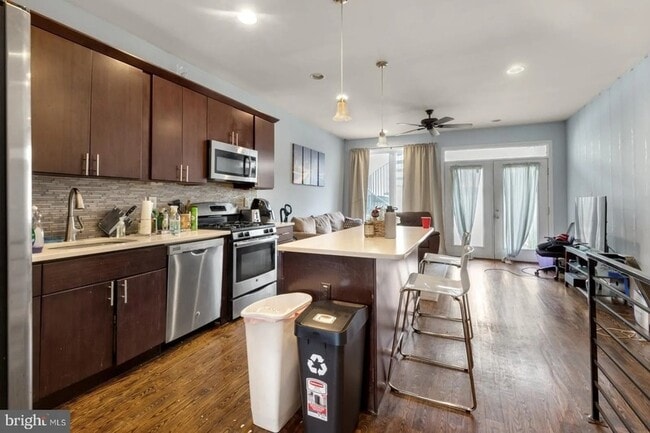 Photo - 1217 Green St Apartment