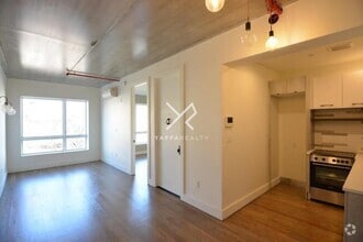 Building Photo - 806 St Johns Pl