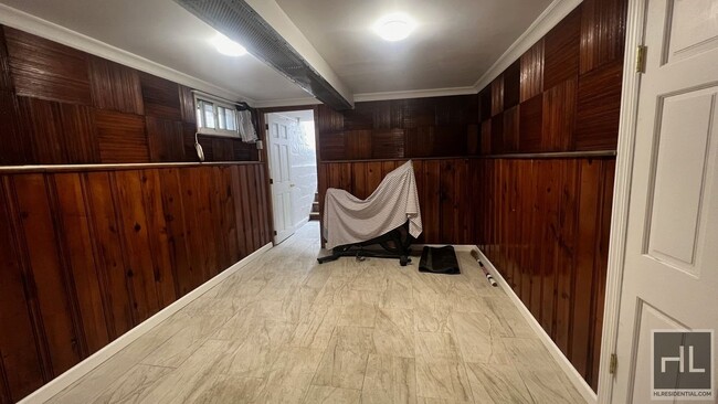 Building Photo - LARGE 1 BEDROOM BASEMENT FARRAGUT ROAD/ EA...