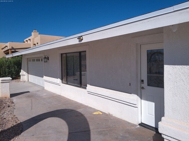 Building Photo - Stunning Lake Havasu Rental 4 BR/ 3BA Pool Home Backing to Park