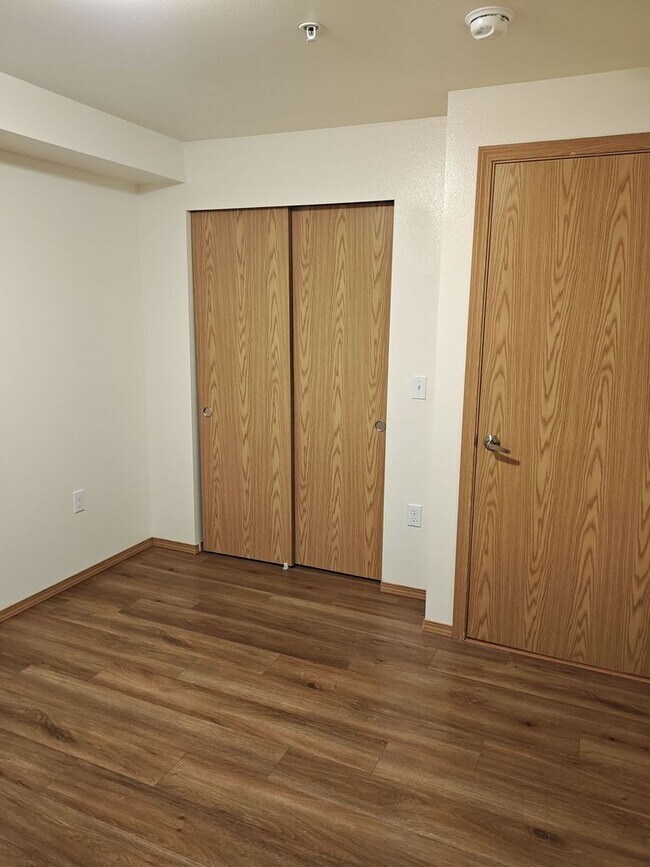 Foto del edificio - Three bedroom corner unit with washer/dryer!