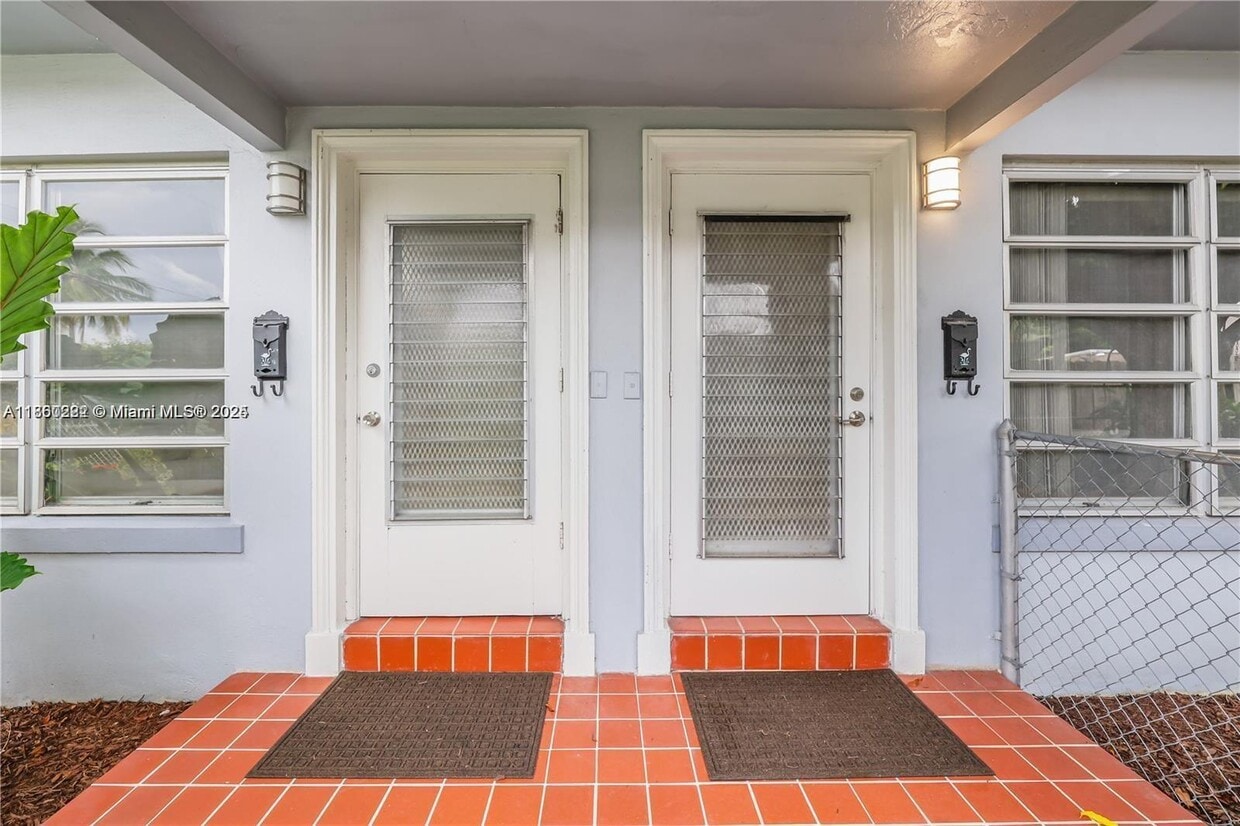 Primary Photo - 262 SW 31st Ct