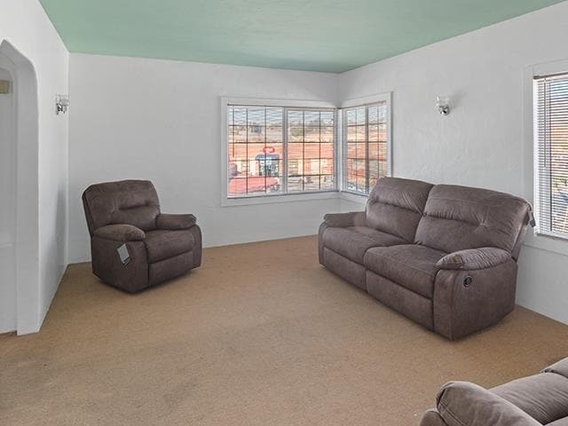 Foto del edificio - 2466 Seminary Ave