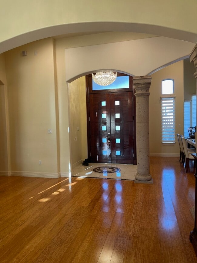 Foyer - 929 Richland Dr