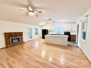 Building Photo - 115 Setter Ct