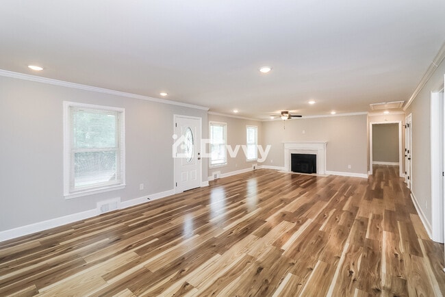 Building Photo - 442 Lynhurst Dr SW