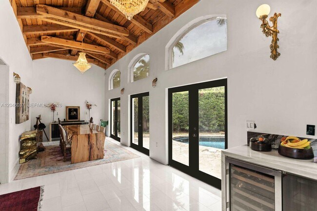 Foto del edificio - 6350 Pine Tree Dr