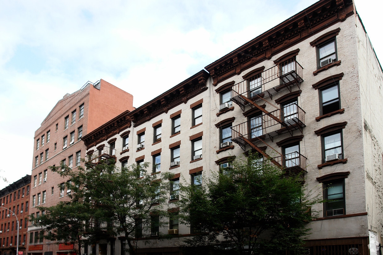 Building Photo - 441-445 W 49th St