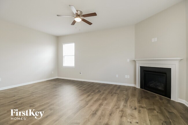 Foto del edificio - 114 Rivercamp St