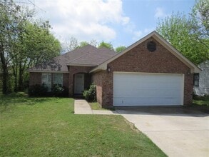 Building Photo - 830 Donlee Rd