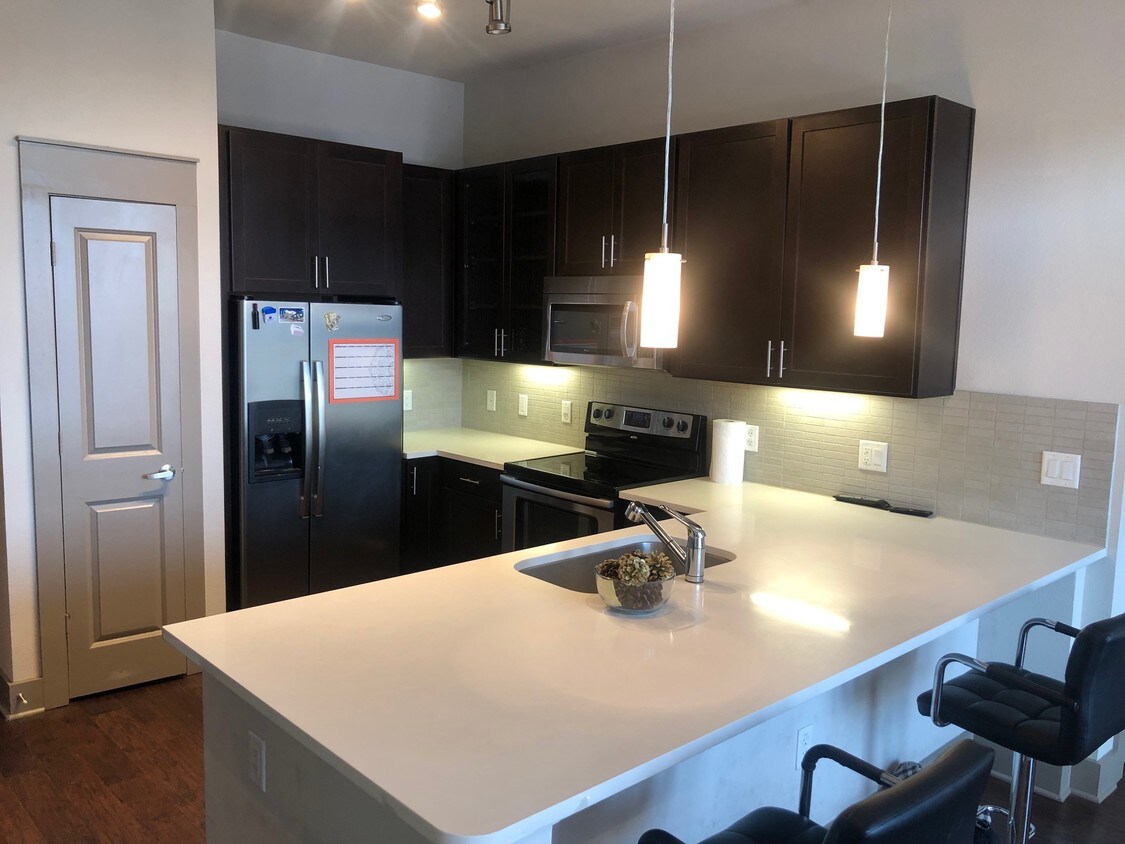 Foto principal - 3110 Flora St