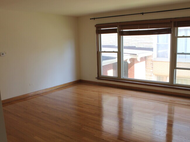 Building Photo - 10527 S Artesian Ave