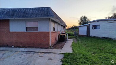 Building Photo - 1215 Skyview Blvd