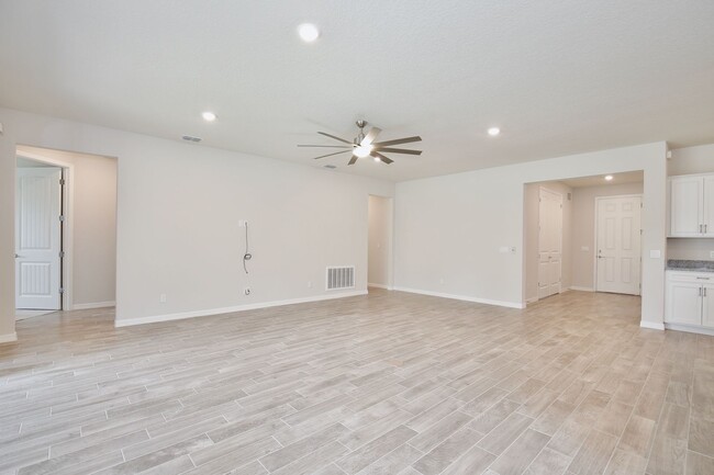 Building Photo - Gorgeous 3/3 Modern Home with a Bonus Room...