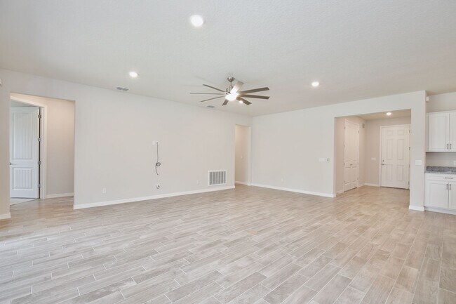 Foto del edificio - Gorgeous 3/3 Modern Home with a Bonus Room...