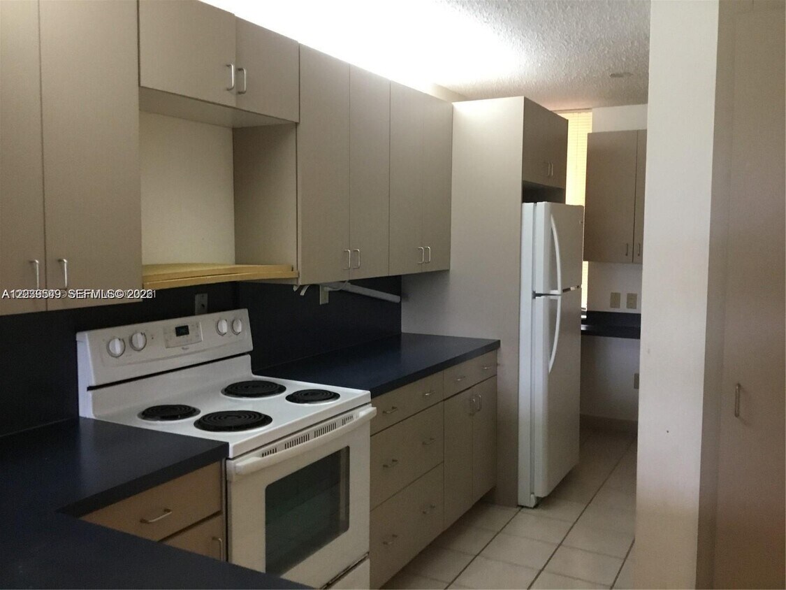 Foto del edificio - 6800 Cypress Rd