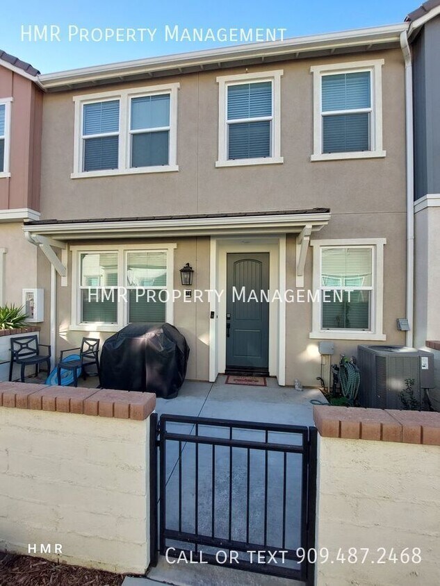 Primary Photo - Stylish 3-Bedroom Townhouse