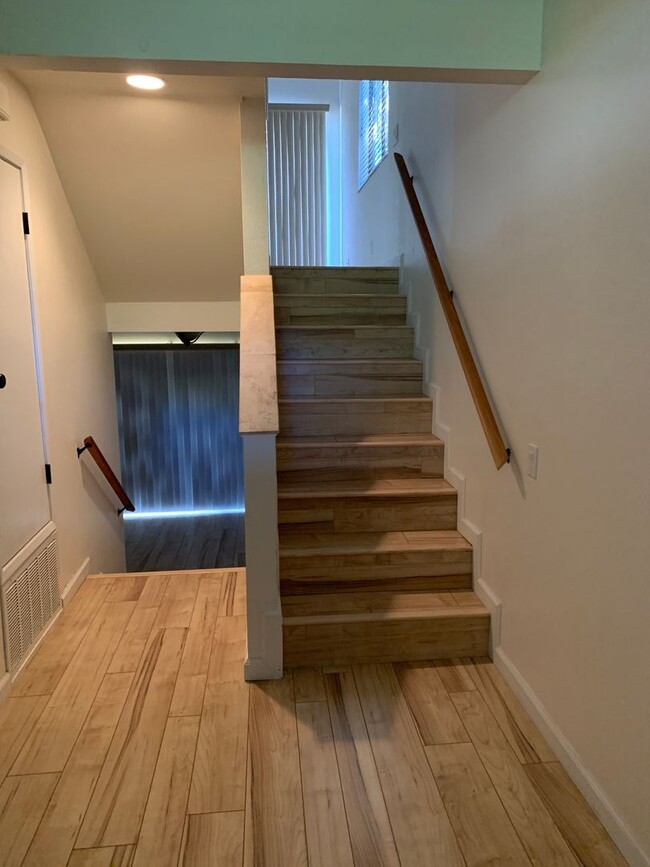 Building Photo - Two-bedroom Tri-Level Condo