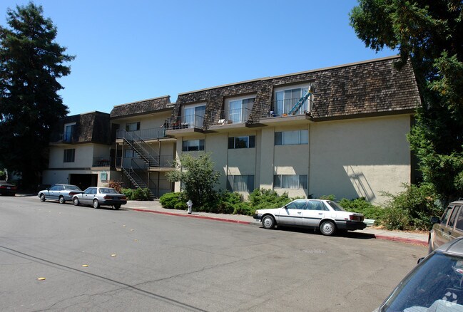 Building Photo - Alpine Apartments