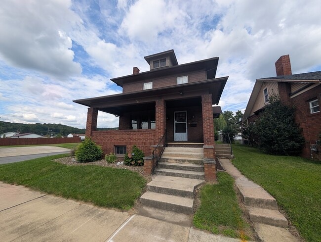 Building Photo - 2908 Oak Ave
