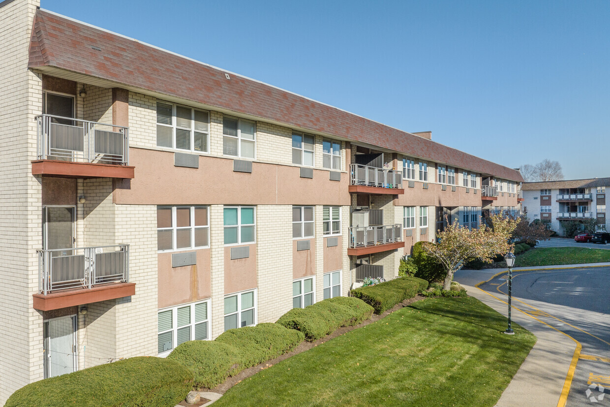 Primary Photo - Waterside Condominiums