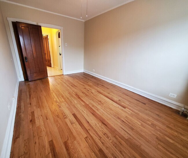 Foto del edificio - 3054 W Irving Park Rd
