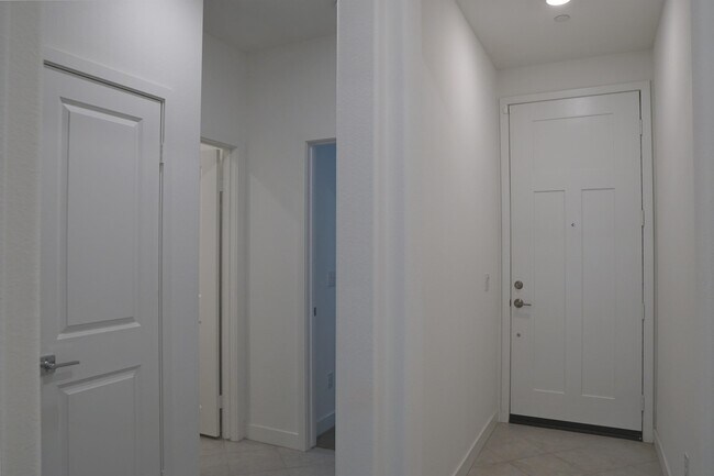 Building Photo - 73593 Travers St