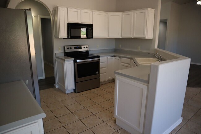 Foto del edificio - Livable, Lovable, & Available!
