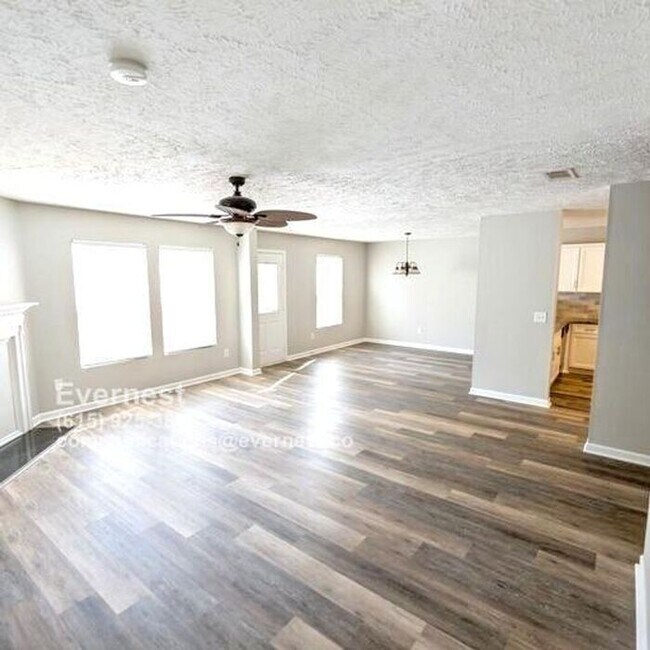 Building Photo - Spacious 4-Bedroom Home with Modern Amenit...
