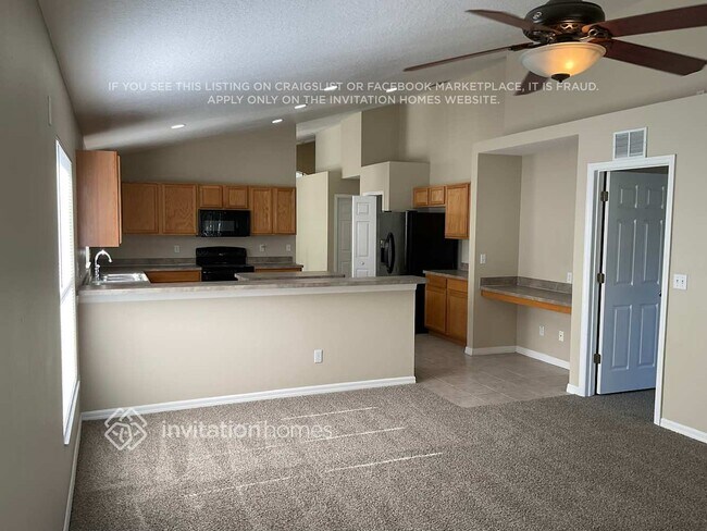 Foto del edificio - 1040 Lake Charles Dr