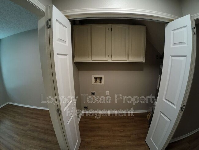 Building Photo - 1607 Sun Valley Dr