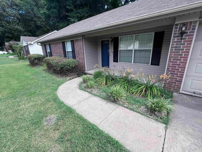 Foto del edificio - 33 Shaded Oaks Dr