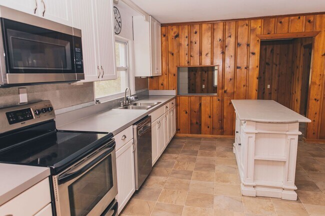 Foto del edificio - 4 Bed/2 Bath Home in Callahan, FL