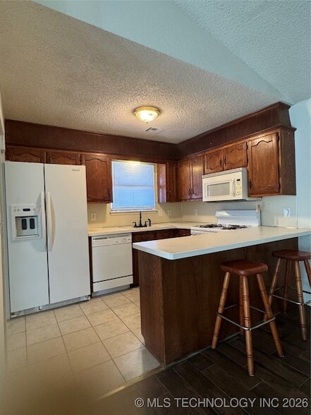 Building Photo - 5727 S Vancouver Ave