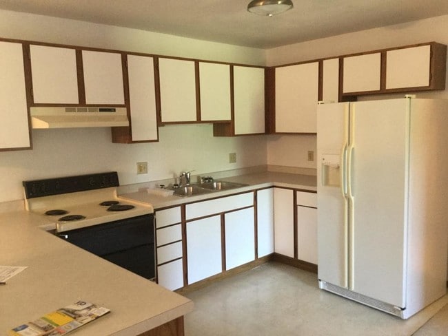 kitchen - 689 Evans St