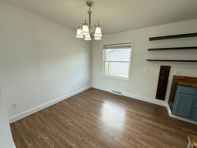 Foto del edificio - Spacious 4 bedroom home in Forest Park