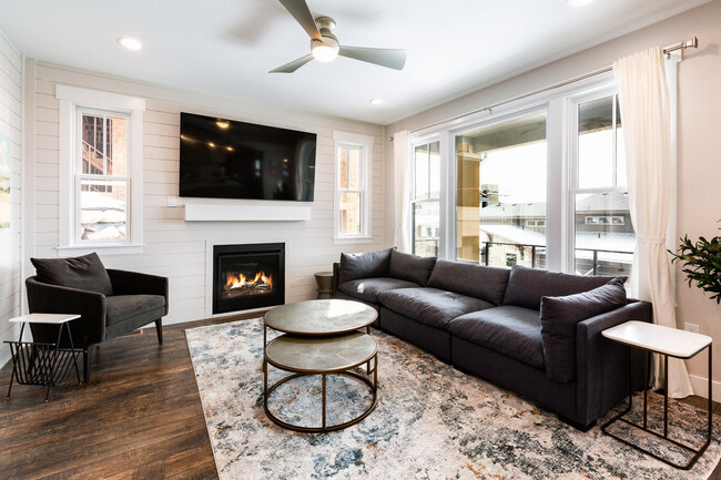Foto del edificio - 11931 Shoreline Dr