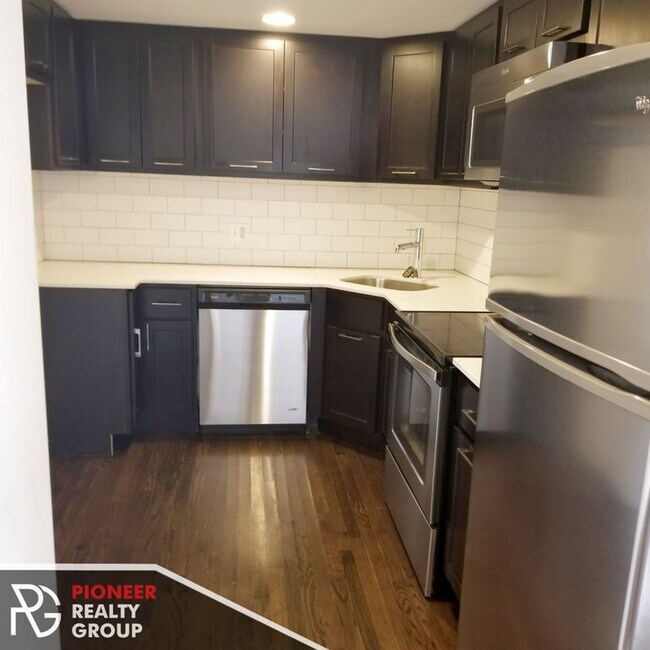 Foto del edificio - 6119 N Kenmore Ave