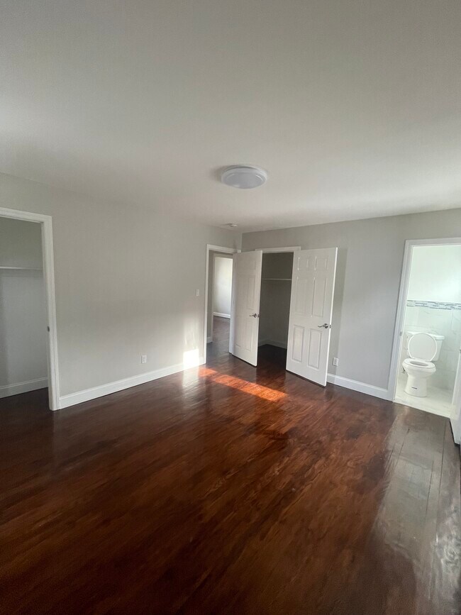 master bedroom - 1425 Point Breeze Pl