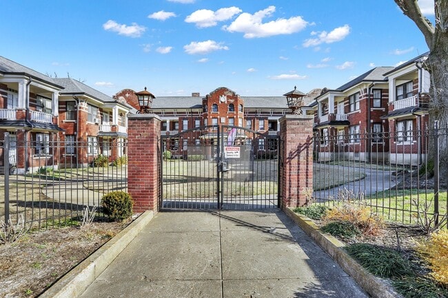 Building Photo - Beautiful renovated 1 bedroom in the heart...