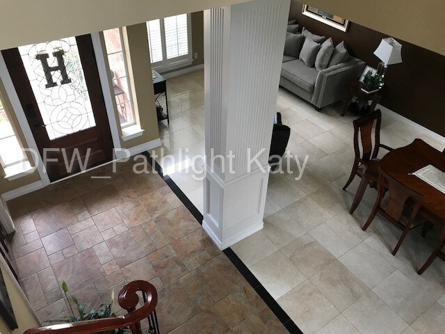 Foto del edificio - 3050 Lakeside Dr