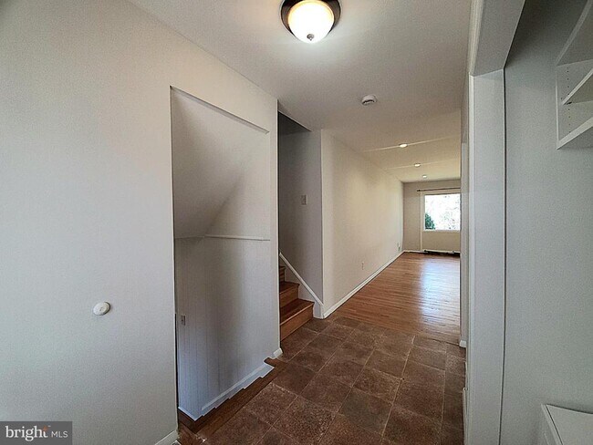 Foto del edificio - 702 W Edmonston Dr