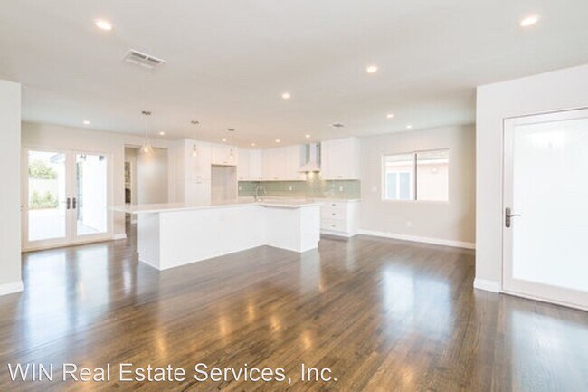 Building Photo - 3 br, 2 bath House - 1512 MANZANITA LANE