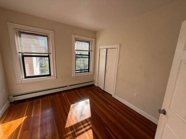 Building Photo - 428 Chelsea St