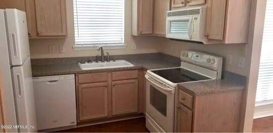 Foto del edificio - 7800 Point Meadows Dr