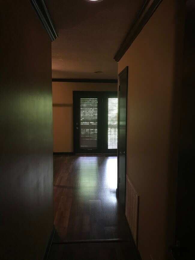 Building Photo - 706 Idlewood Ln